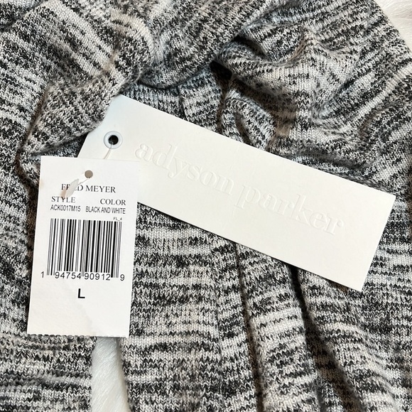 NWT Adyson Parker Gray Sweater Size Large - Picture 13 of 13